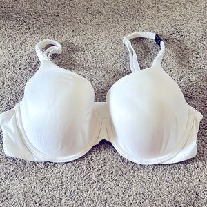 Victoria’s Secret Underwire Bra-size 34D White